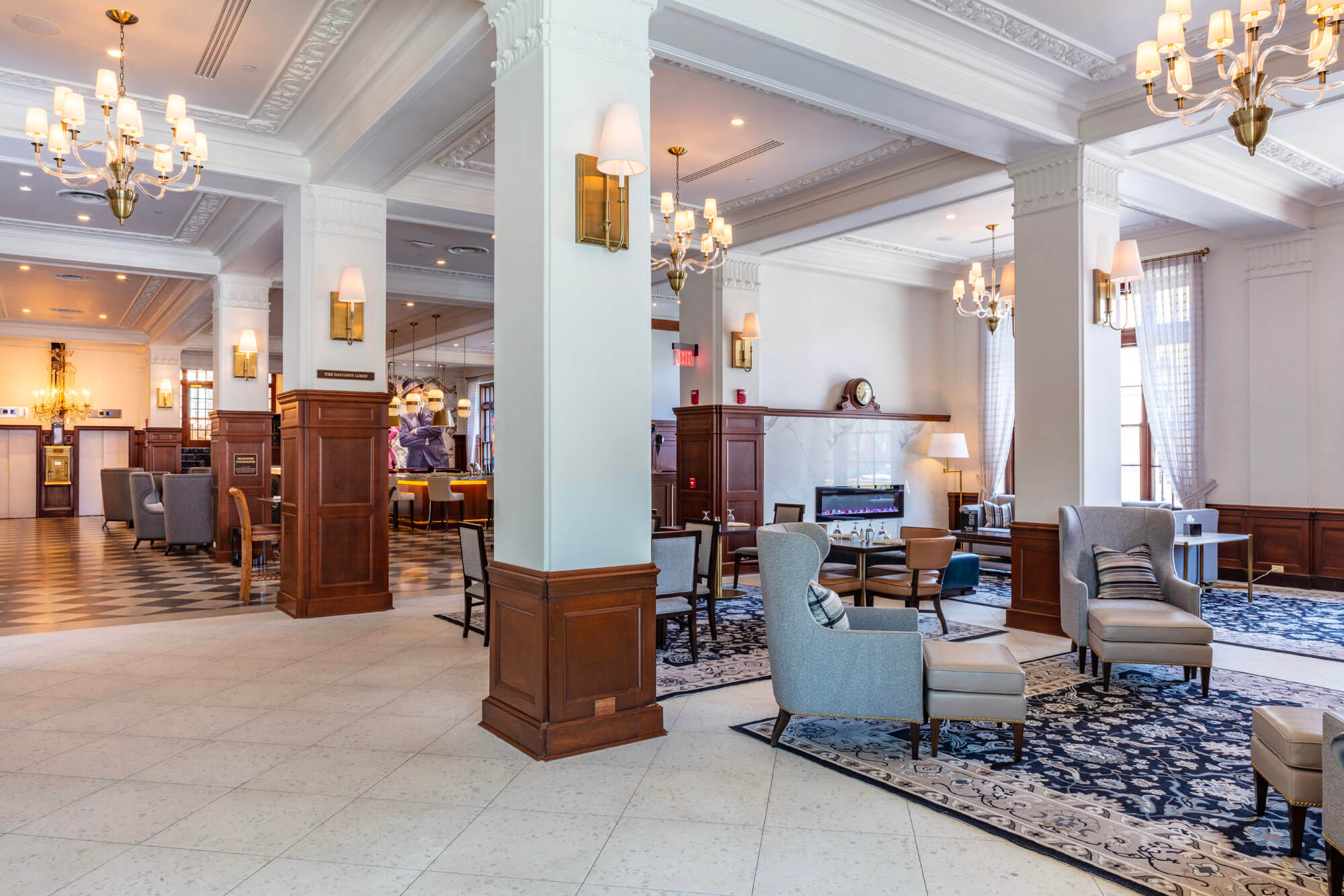 Seating and tables in the lobby and the bar/restaurant area.